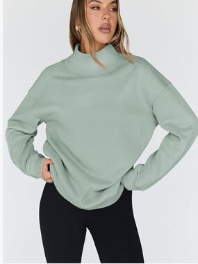 TRENDY QUEEN Light Sage Green Turtleneck Sweatshirt M NWOT